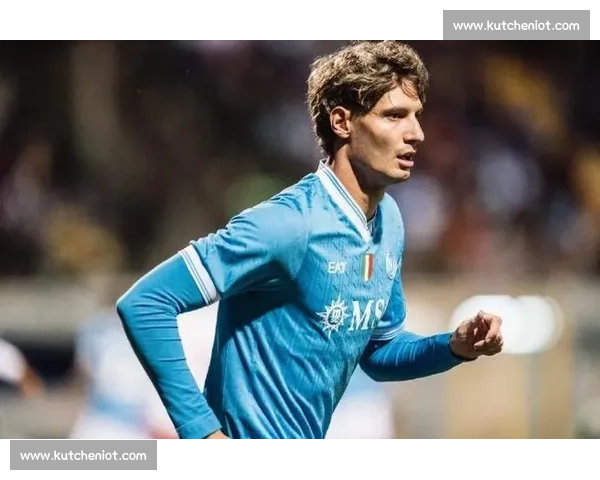 意甲双雄竞逐那不勒斯右后卫扎诺利