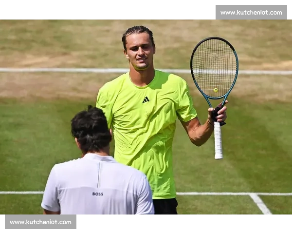 弗里茨直落两盘横扫阿利亚西姆，强势晋级斯图加特大师赛决赛