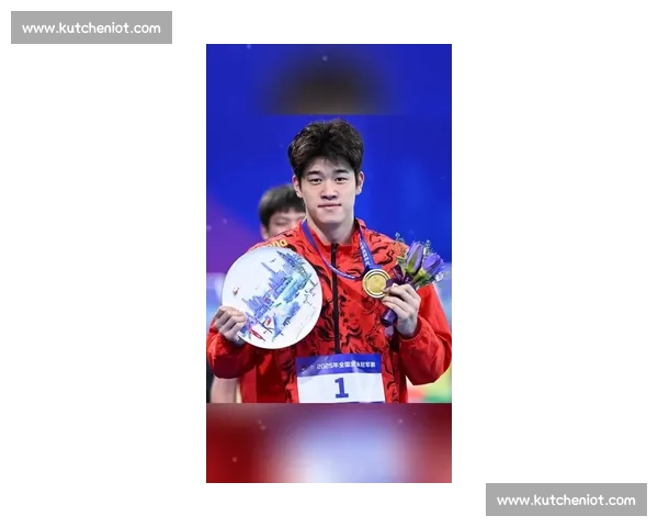 潘展乐陷入低谷期：世界排名跌出前十，世锦赛冲冠面临巨大挑战