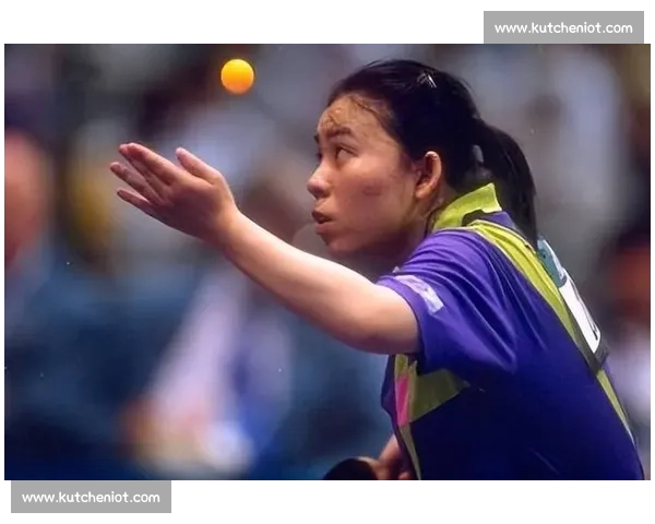 邓亚萍走进印刷学院附小：体育教会孩子 “输得起” 的人生哲学