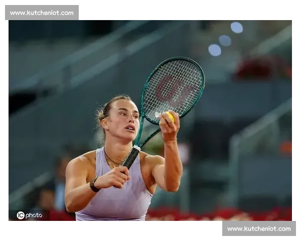 萨巴伦卡首盘 6-2 领先遭争议暂停，柏林站因场地湿滑中断